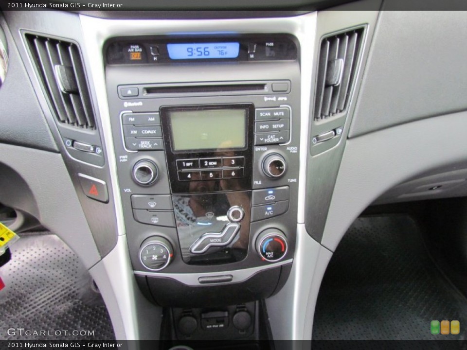 Gray Interior Controls for the 2011 Hyundai Sonata GLS #69689039