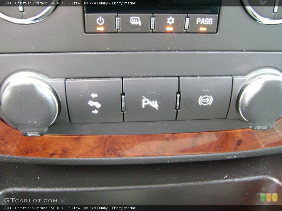 Ebony Interior Controls for the 2011 Chevrolet Silverado 3500HD LTZ Crew Cab 4x4 Dually #69702090
