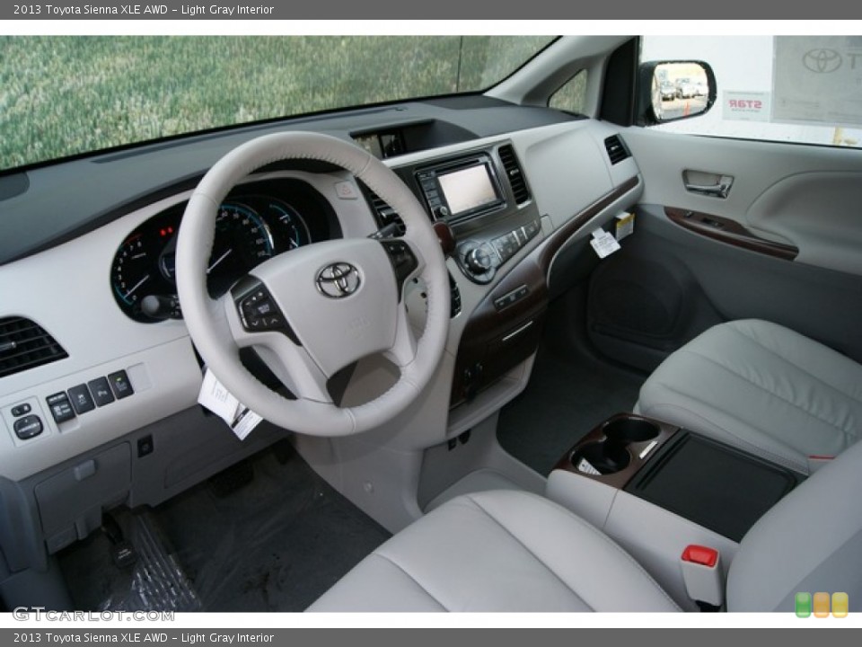 Light Gray Interior Photo for the 2013 Toyota Sienna XLE AWD #69704673