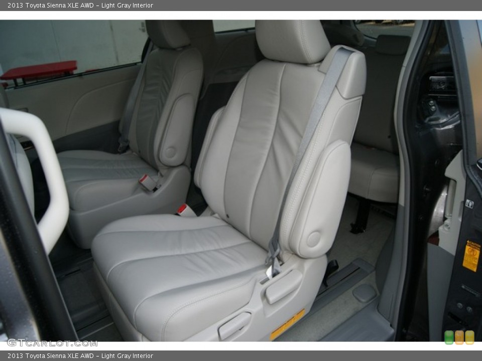 Light Gray Interior Photo for the 2013 Toyota Sienna XLE AWD #69704690