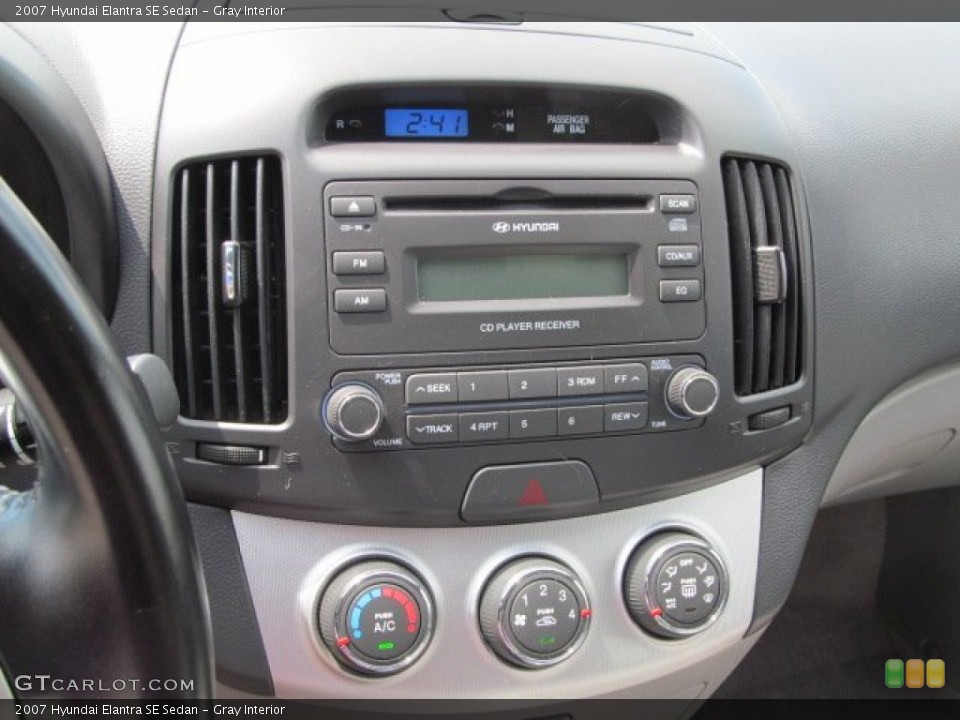Gray Interior Controls for the 2007 Hyundai Elantra SE Sedan #69710236