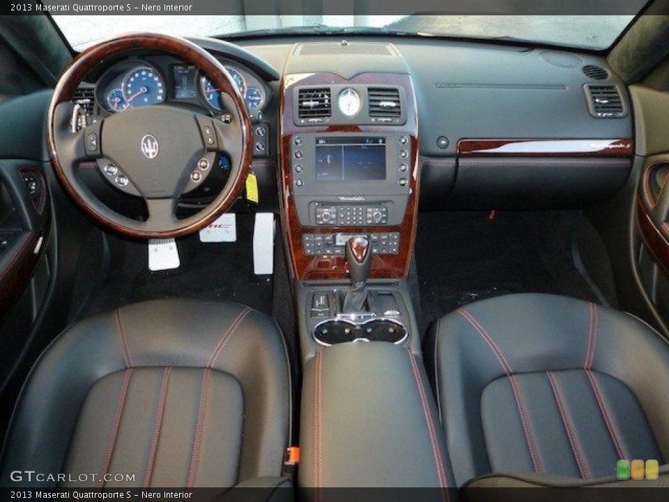 Nero Interior Dashboard for the 2013 Maserati Quattroporte S #69714543