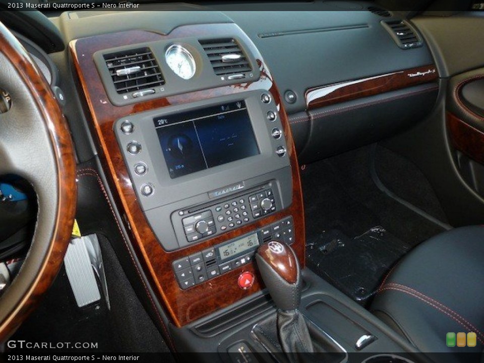 Nero Interior Controls for the 2013 Maserati Quattroporte S #69714572