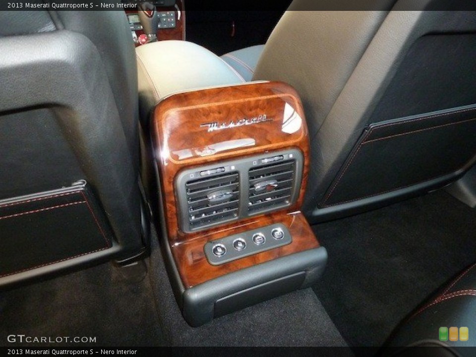 Nero Interior Controls for the 2013 Maserati Quattroporte S #69714627