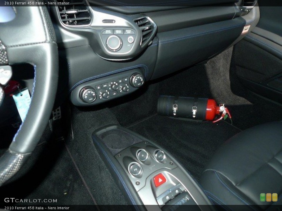 Nero Interior Controls for the 2010 Ferrari 458 Italia #69714916