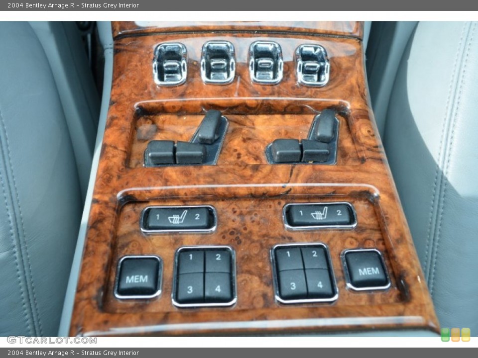 Stratus Grey Interior Controls for the 2004 Bentley Arnage R #69717276