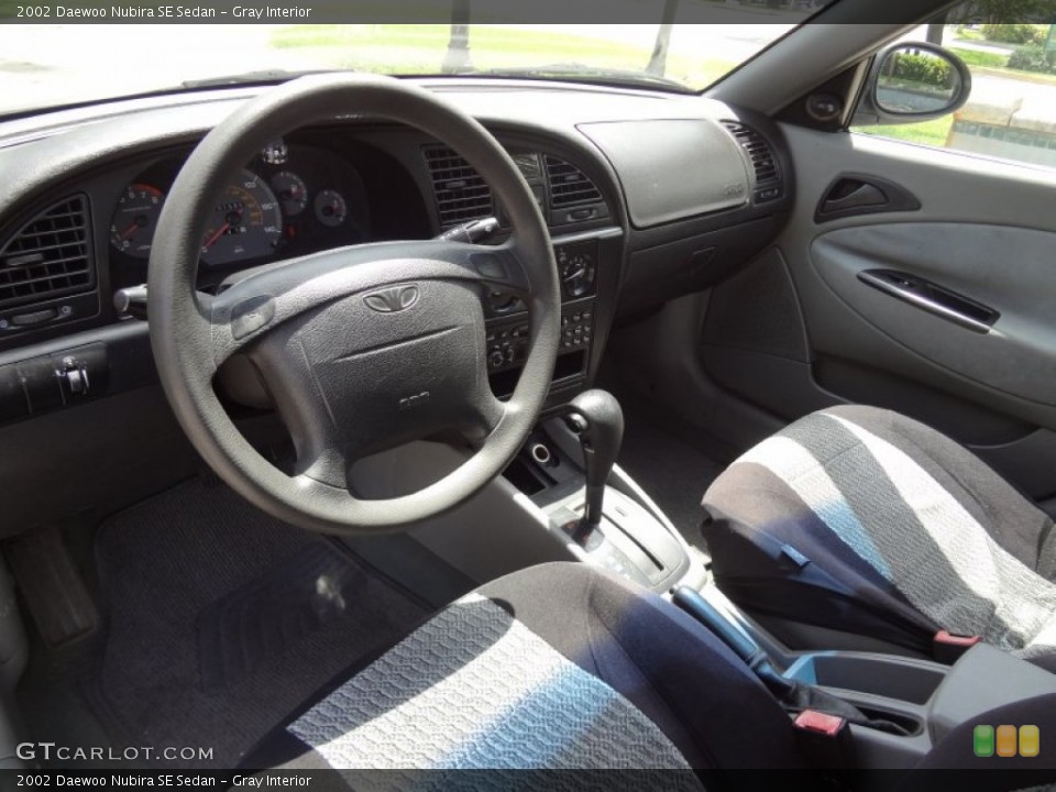 Gray Interior Photo for the 2002 Daewoo Nubira SE Sedan #69730888