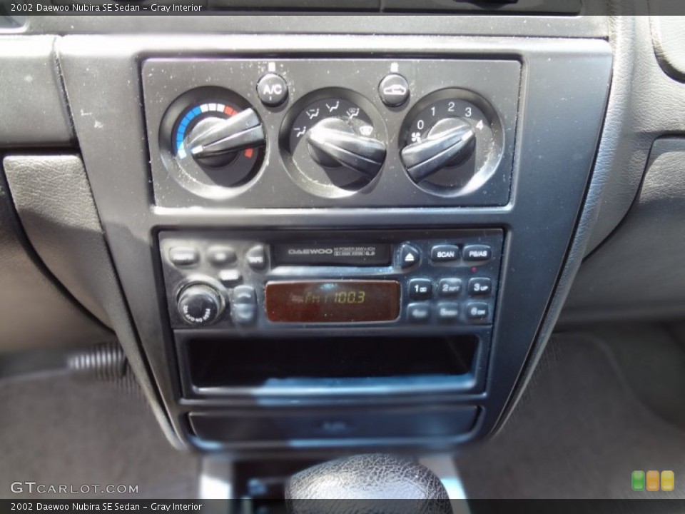 Gray Interior Controls for the 2002 Daewoo Nubira SE Sedan #69730972