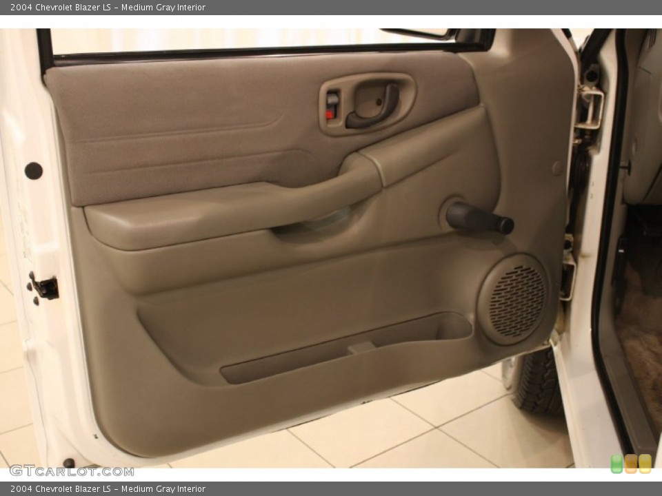 Medium Gray Interior Door Panel for the 2004 Chevrolet Blazer LS #69738355