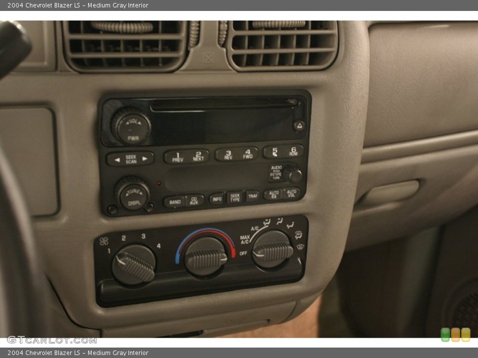 Medium Gray Interior Controls for the 2004 Chevrolet Blazer LS #69738379