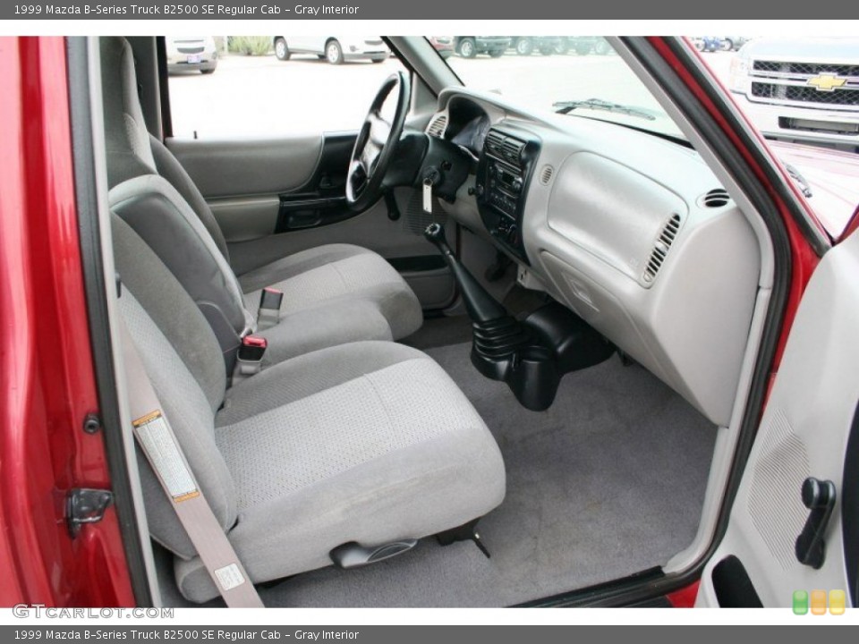 Gray Interior Photo for the 1999 Mazda B-Series Truck B2500 SE Regular Cab #69749983
