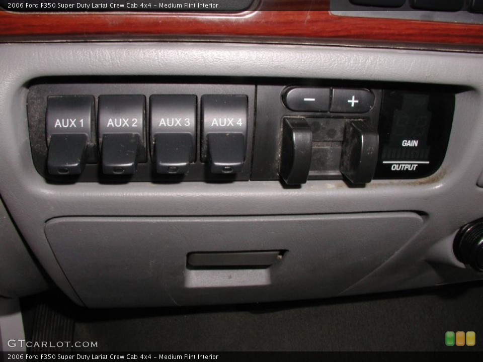 Medium Flint Interior Controls for the 2006 Ford F350 Super Duty Lariat Crew Cab 4x4 #69753613