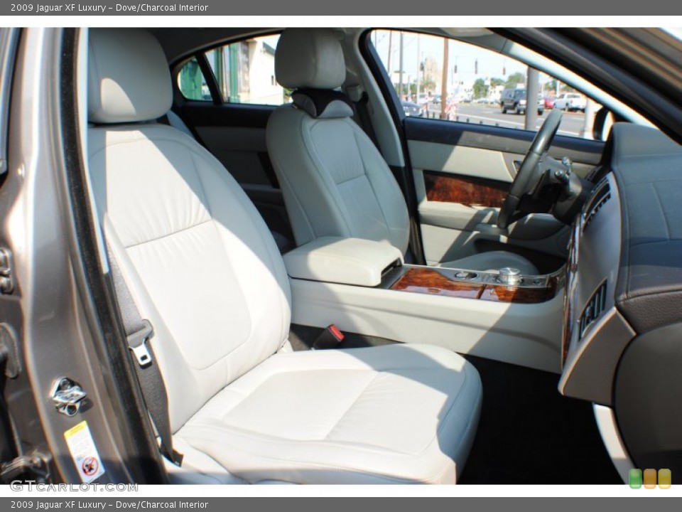 Dove/Charcoal Interior Photo for the 2009 Jaguar XF Luxury #69798385