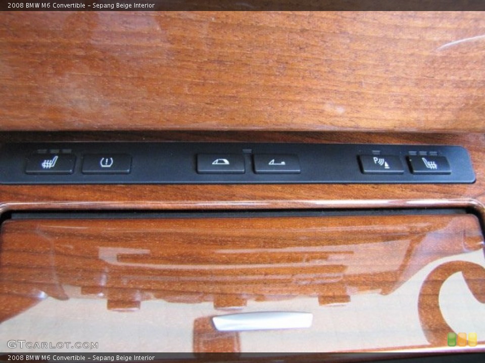 Sepang Beige Interior Controls for the 2008 BMW M6 Convertible #69831166