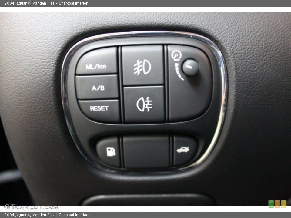 Charcoal Interior Controls for the 2004 Jaguar XJ Vanden Plas #69848575