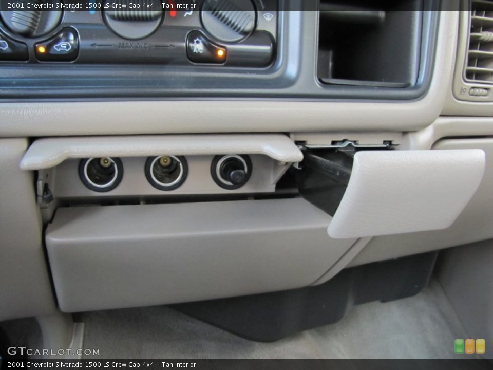 Tan Interior Controls for the 2001 Chevrolet Silverado 1500 LS Crew Cab 4x4 #69861736
