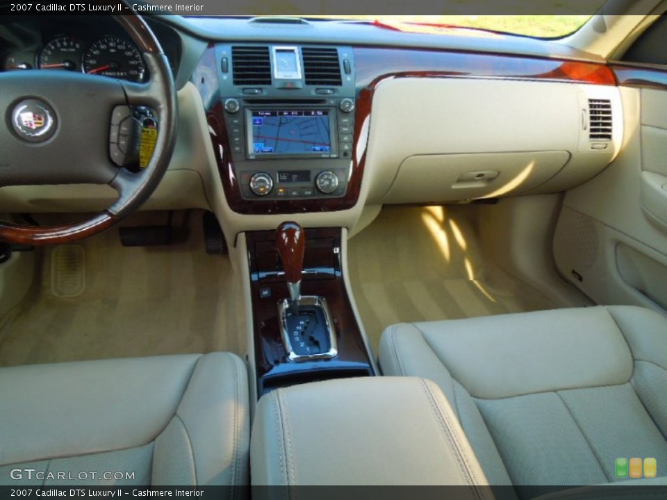 Cashmere Interior Dashboard for the 2007 Cadillac DTS Luxury II #69907043