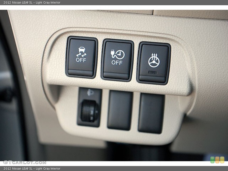 Light Gray Interior Controls for the 2012 Nissan LEAF SL #69910112