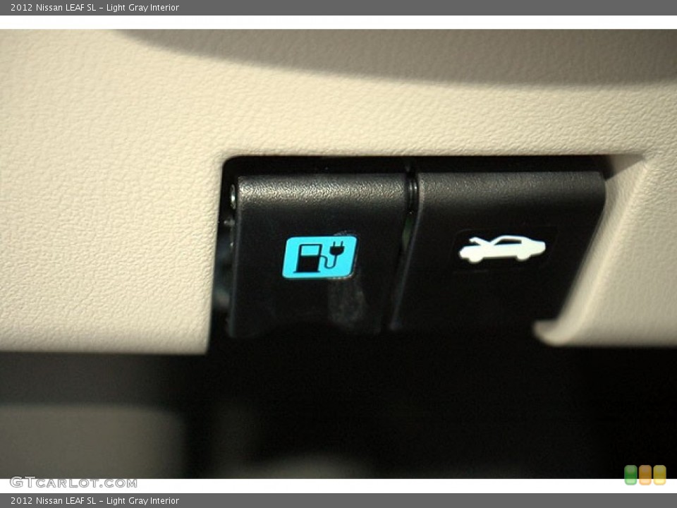 Light Gray Interior Controls for the 2012 Nissan LEAF SL #69910286