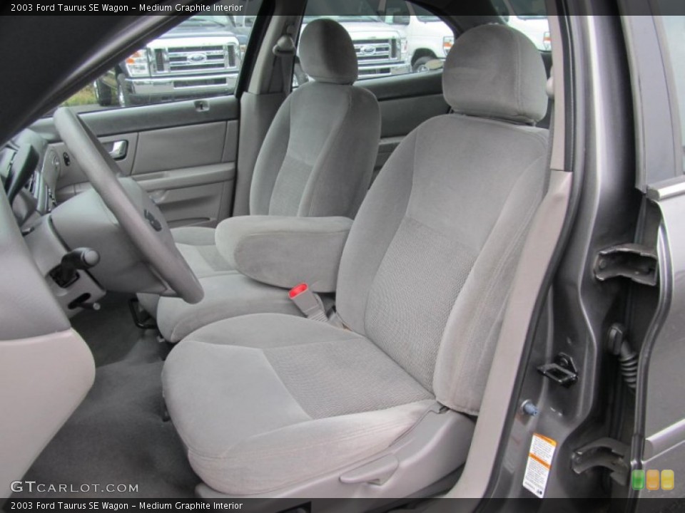 Medium Graphite Interior Photo for the 2003 Ford Taurus SE Wagon #69965116