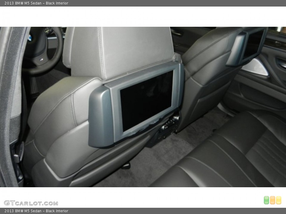 Black Interior Controls for the 2013 BMW M5 Sedan #69971758