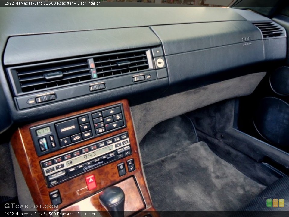 Black Interior Controls for the 1992 Mercedes-Benz SL 500 Roadster #69992737