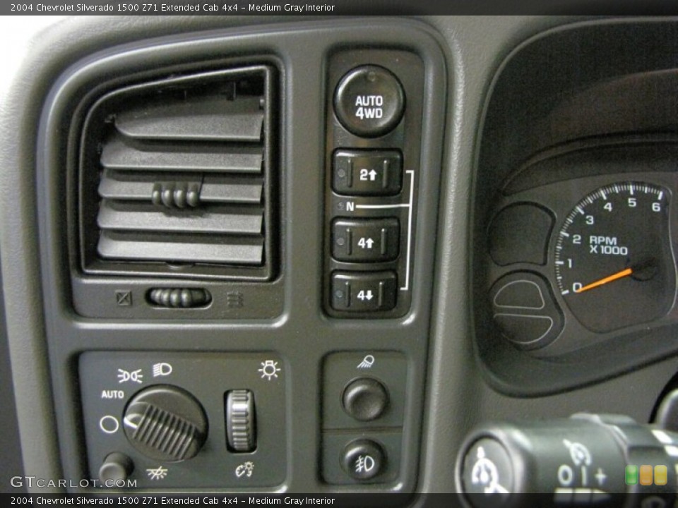 Medium Gray Interior Controls for the 2004 Chevrolet Silverado 1500 Z71 Extended Cab 4x4 #70013856