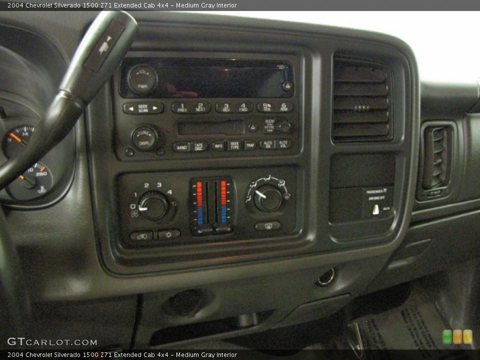 Medium Gray Interior Controls for the 2004 Chevrolet Silverado 1500 Z71 Extended Cab 4x4 #70013883