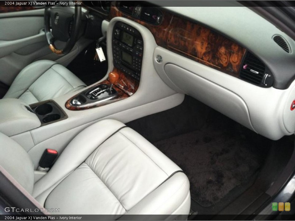 Ivory Interior Dashboard for the 2004 Jaguar XJ Vanden Plas #70030254