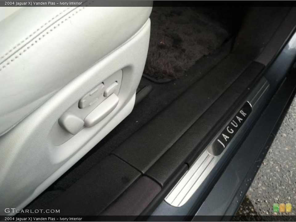 Ivory Interior Controls for the 2004 Jaguar XJ Vanden Plas #70030279