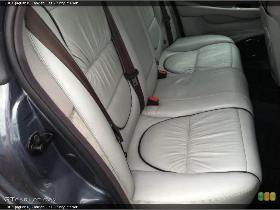 Ivory Interior Rear Seat for the 2004 Jaguar XJ Vanden Plas #70030308