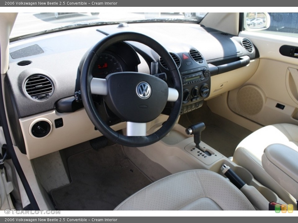 Cream Interior Photo for the 2006 Volkswagen New Beetle 2.5 Convertible #70062307