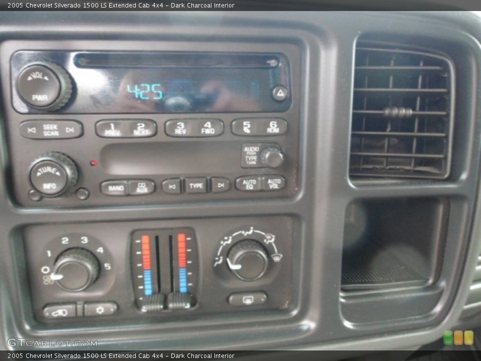 Dark Charcoal Interior Controls for the 2005 Chevrolet Silverado 1500 LS Extended Cab 4x4 #70069400