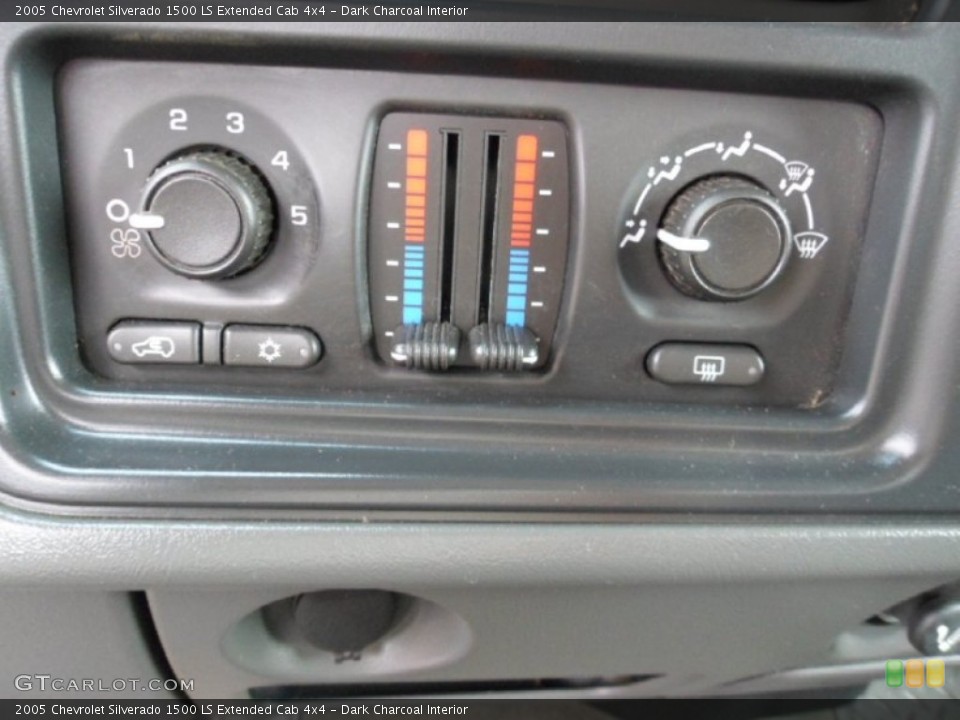 Dark Charcoal Interior Controls for the 2005 Chevrolet Silverado 1500 LS Extended Cab 4x4 #70069424