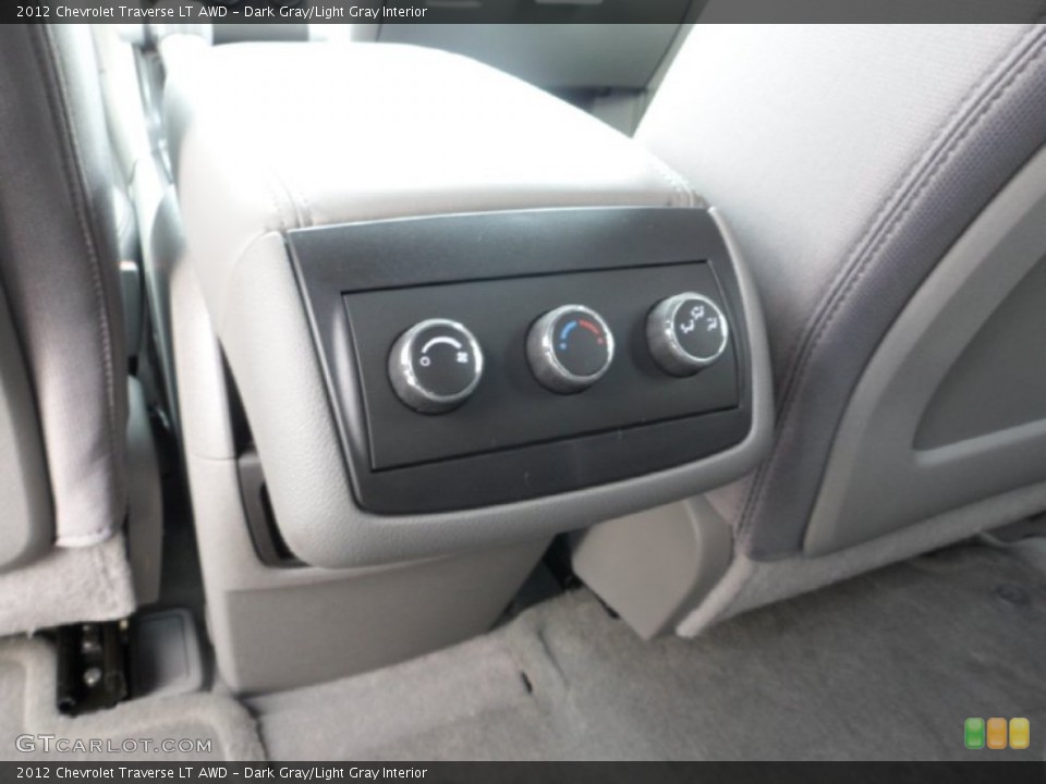 Dark Gray/Light Gray Interior Controls for the 2012 Chevrolet Traverse LT AWD #70071748