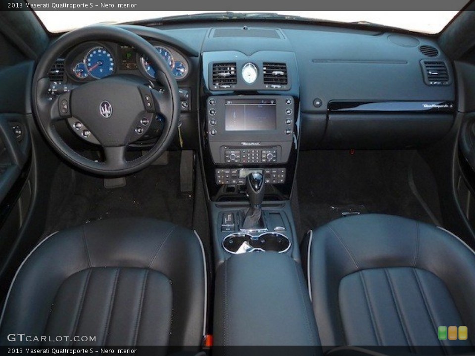 Nero Interior Dashboard for the 2013 Maserati Quattroporte S #70073222