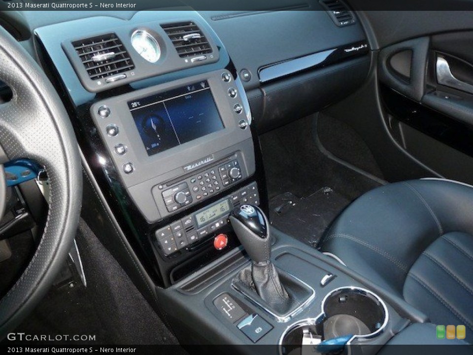 Nero Interior Controls for the 2013 Maserati Quattroporte S #70073273