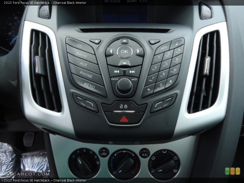 Charcoal Black Interior Controls for the 2013 Ford Focus SE Hatchback #70097061