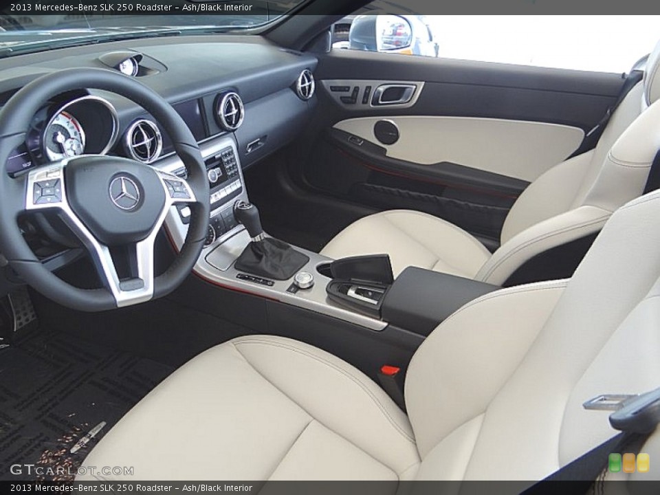 Ash/Black Interior Photo for the 2013 Mercedes-Benz SLK 250 Roadster #70099455