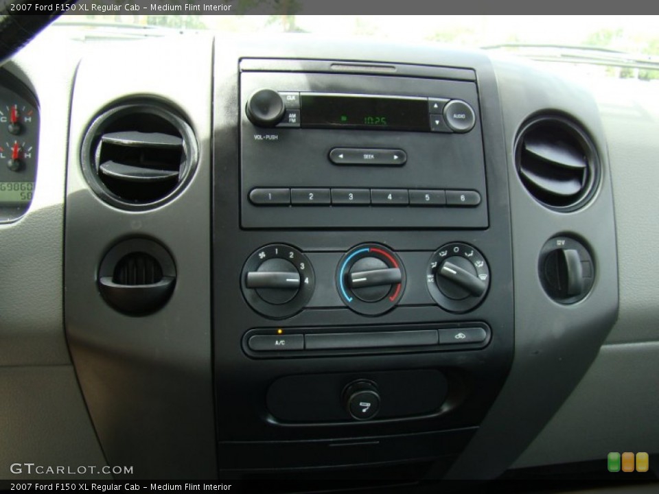 Medium Flint Interior Controls for the 2007 Ford F150 XL Regular Cab #70101156