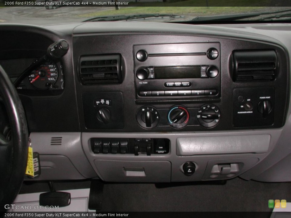 Medium Flint Interior Controls for the 2006 Ford F350 Super Duty XLT SuperCab 4x4 #70102434
