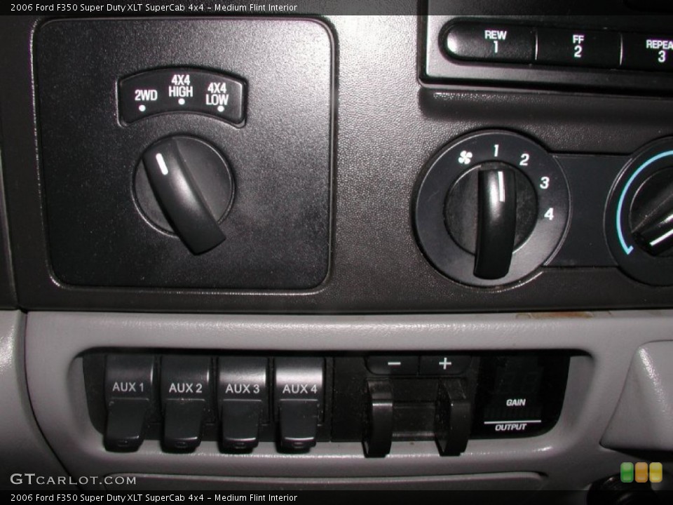 Medium Flint Interior Controls for the 2006 Ford F350 Super Duty XLT SuperCab 4x4 #70102526