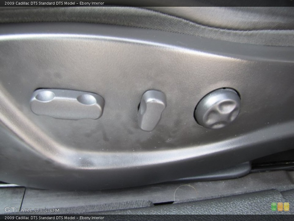 Ebony Interior Controls for the 2009 Cadillac DTS  #70130816