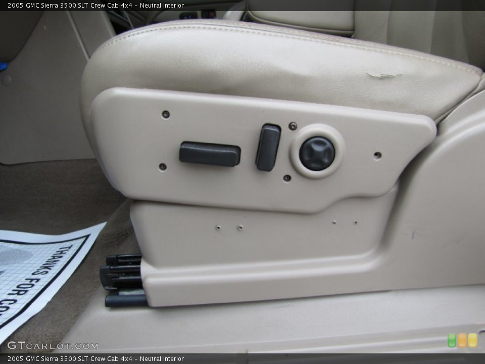 Neutral Interior Controls for the 2005 GMC Sierra 3500 SLT Crew Cab 4x4 #70133789