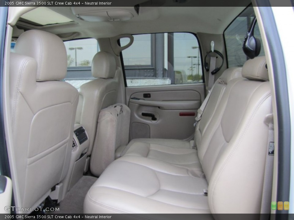 Neutral Interior Photo for the 2005 GMC Sierra 3500 SLT Crew Cab 4x4 #70133933