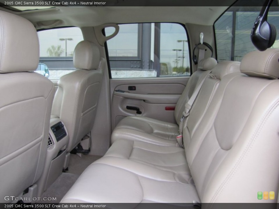 Neutral Interior Photo for the 2005 GMC Sierra 3500 SLT Crew Cab 4x4 #70133942