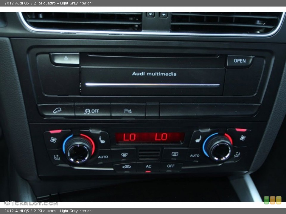 Light Gray Interior Controls for the 2012 Audi Q5 3.2 FSI quattro #70145504