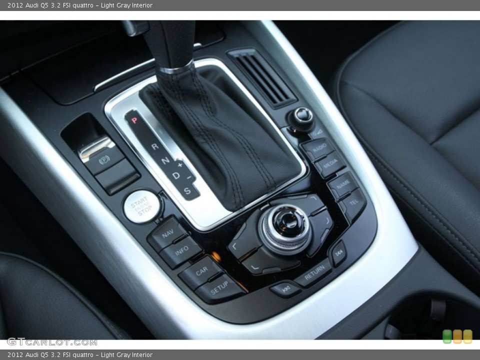 Light Gray Interior Controls for the 2012 Audi Q5 3.2 FSI quattro #70145522