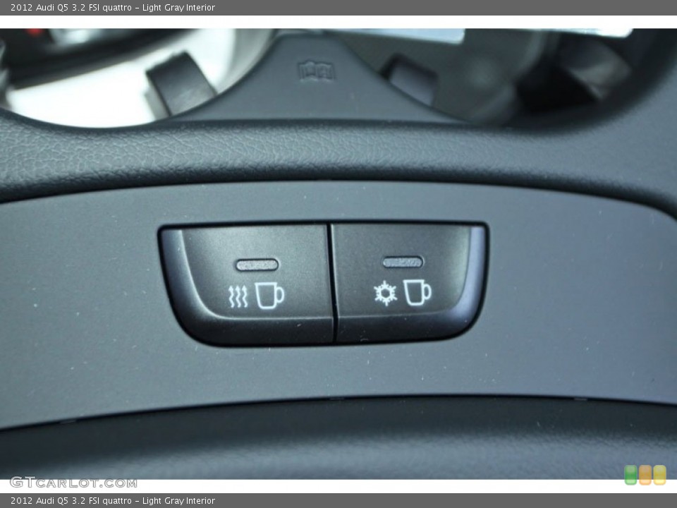 Light Gray Interior Controls for the 2012 Audi Q5 3.2 FSI quattro #70145531
