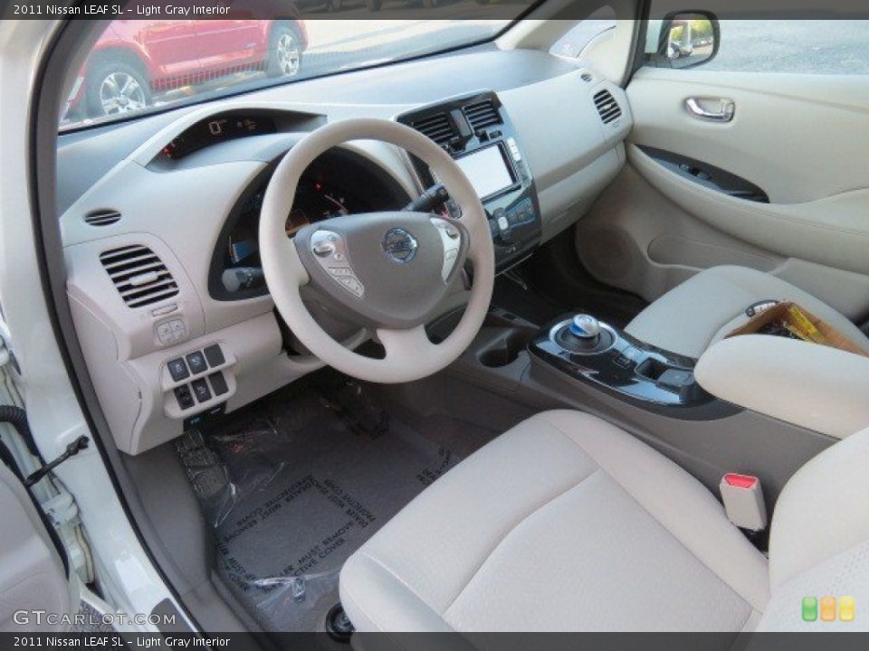 Light Gray Interior Photo for the 2011 Nissan LEAF SL #70156988